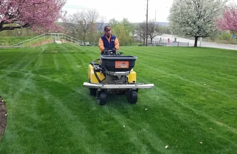 lawn fertilizing service