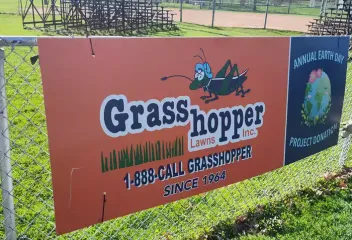 grasshopper-sign-on-fence