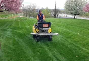 lawn fertilizing service
