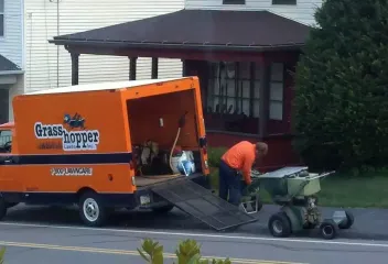 unloading-truck